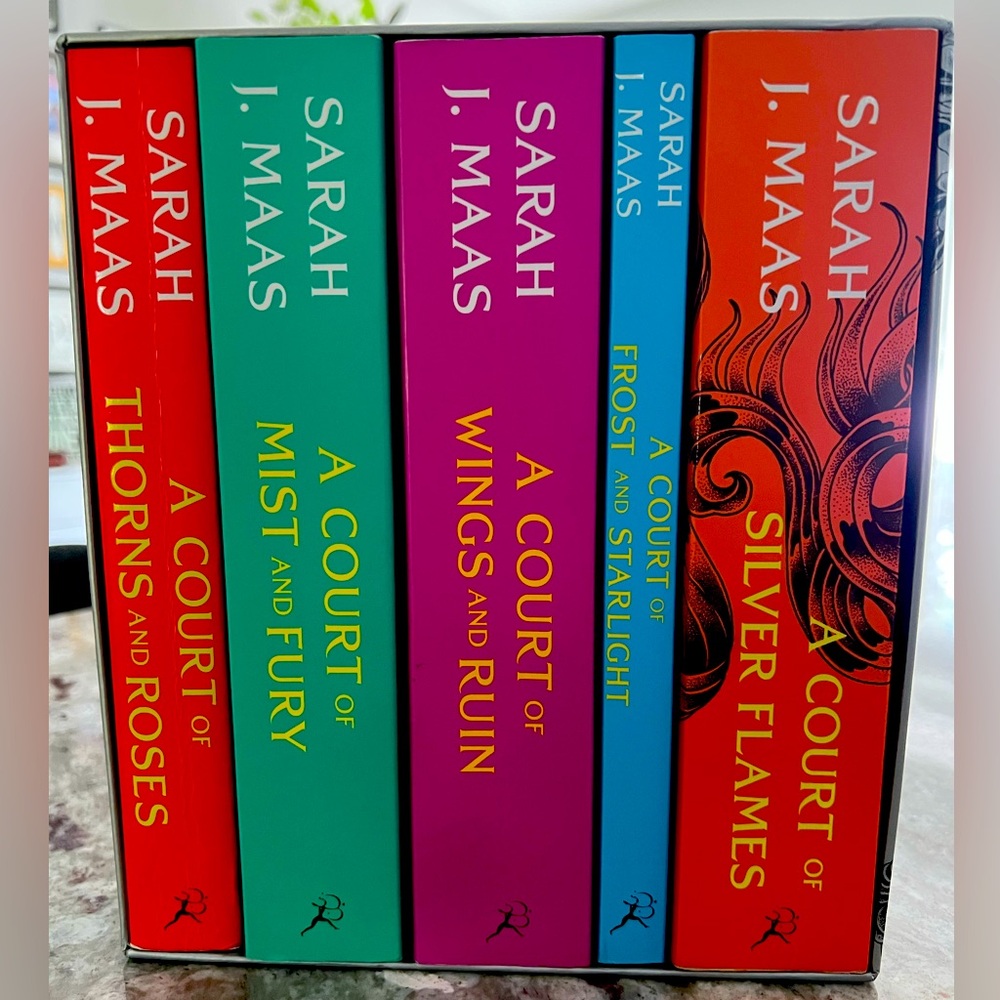 A Court of Thorns and Roses Paperback Box Set